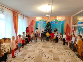 Прощание с ёлочкой Прощание с ёлочкой.